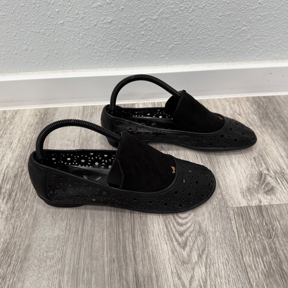 CL by Laundry Black Laser Cut Slip On Flats Shoes‎ Size 8 Women